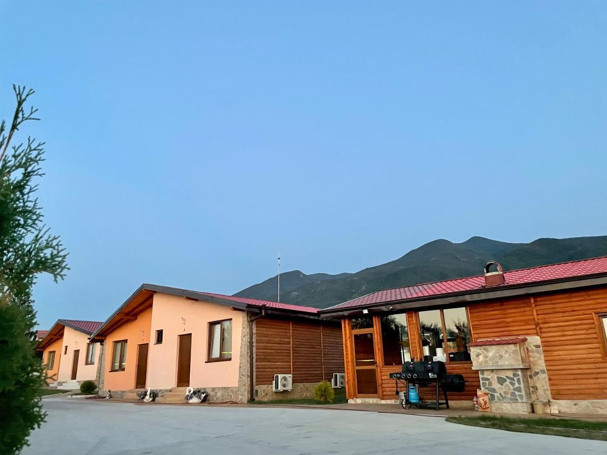 Къщи За Гости “Планински Рай” Mountain Paradise Resilovo Ngoại thất bức ảnh