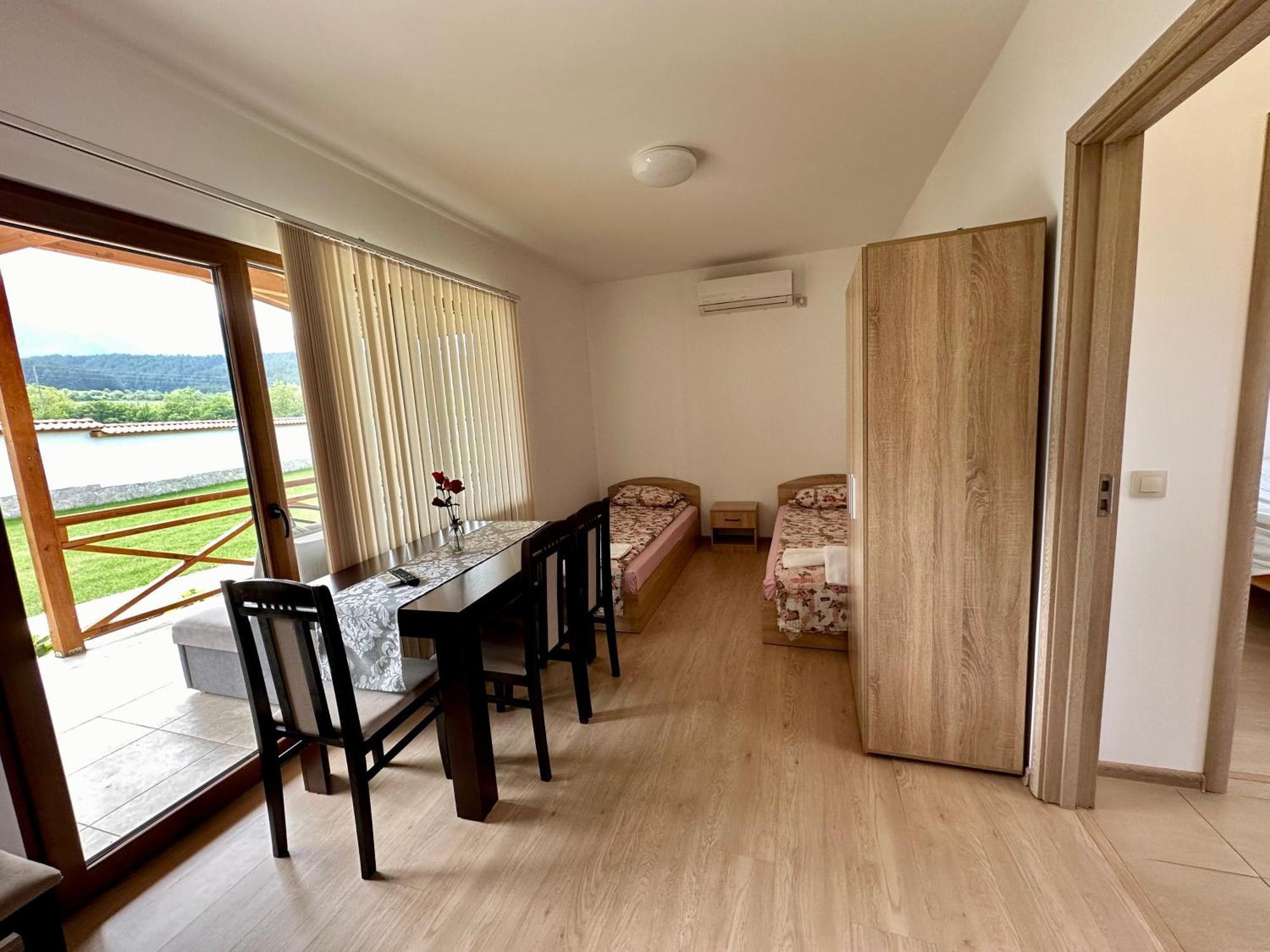 Къщи За Гости “Планински Рай” Mountain Paradise Resilovo Ngoại thất bức ảnh